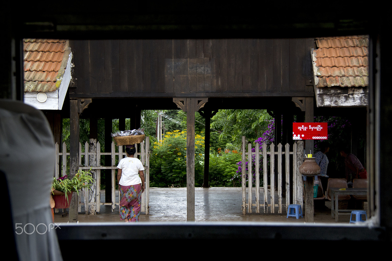 Canon EF-S 17-85mm F4-5.6 IS USM sample photo. On train in myanmar photography