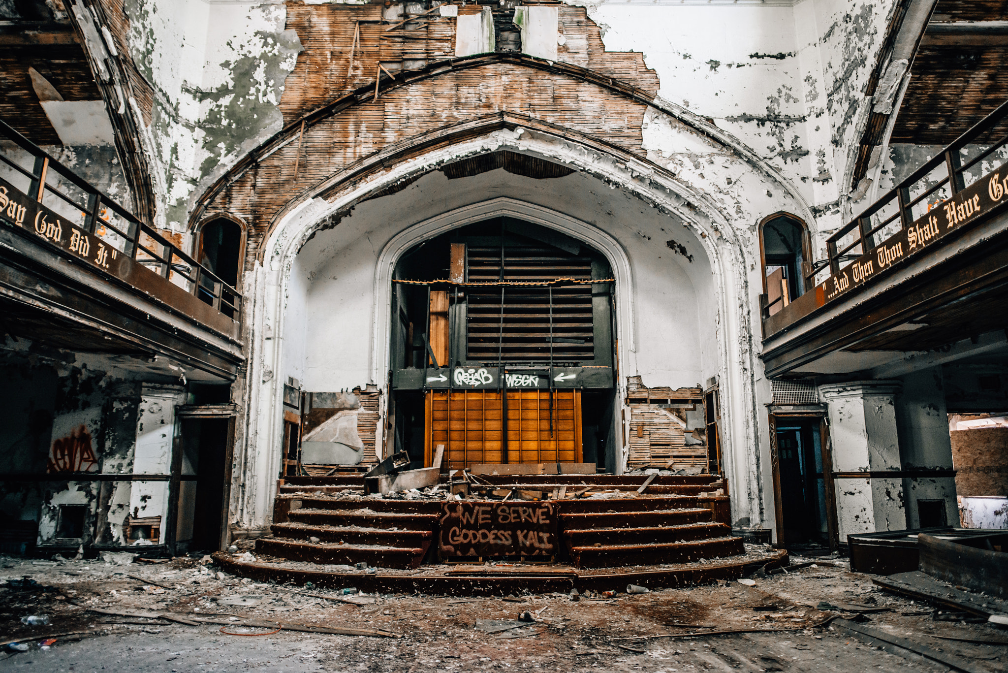 Nikon D800 + Nikon AF-S Nikkor 24mm F1.8G ED sample photo. Abandoned church photography