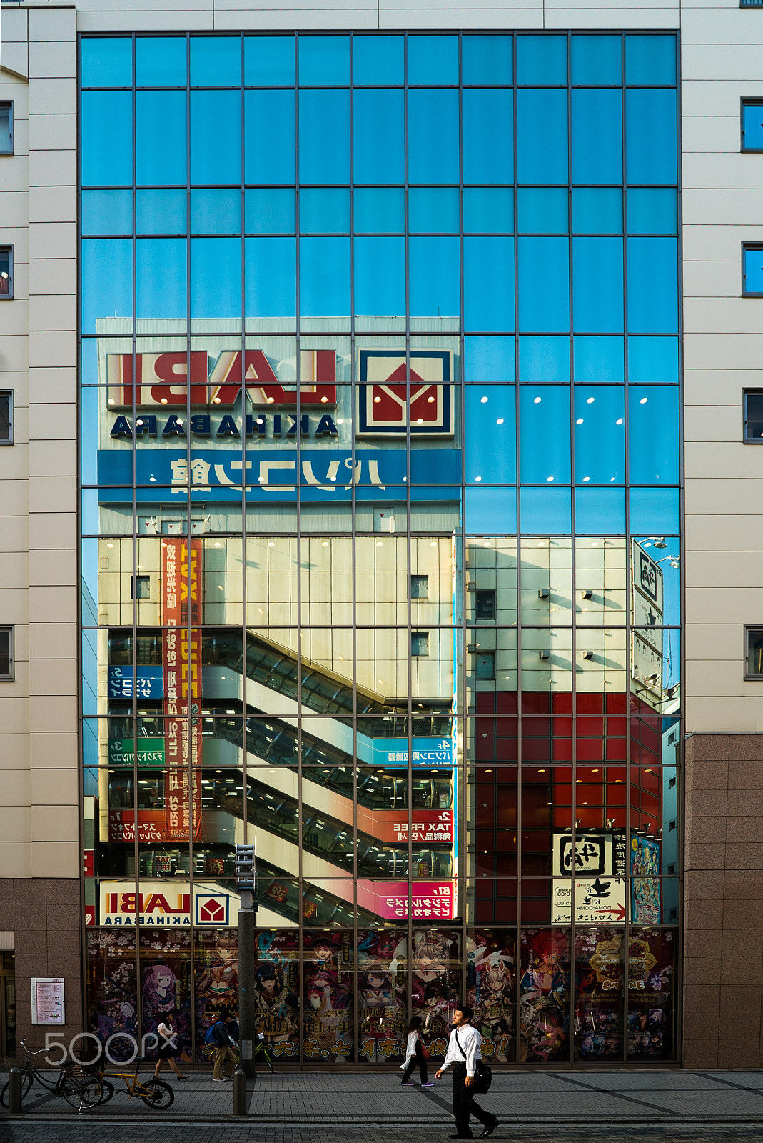Sony a7S + ZEISS Batis 25mm F2 sample photo. The reflection of building from other building. photography