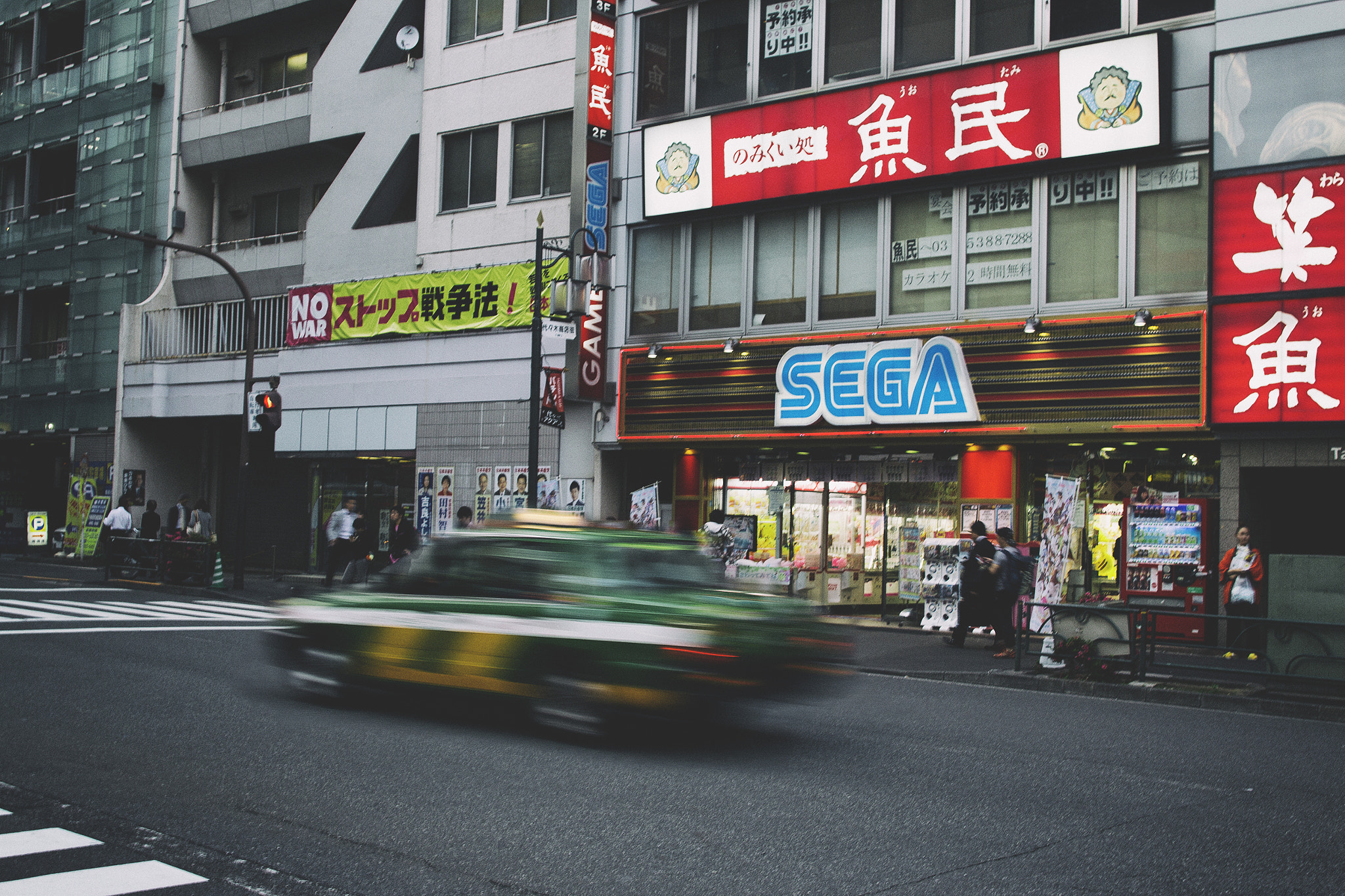 Sigma 28mm f/1.8 DG Macro EX sample photo. Taxi photography