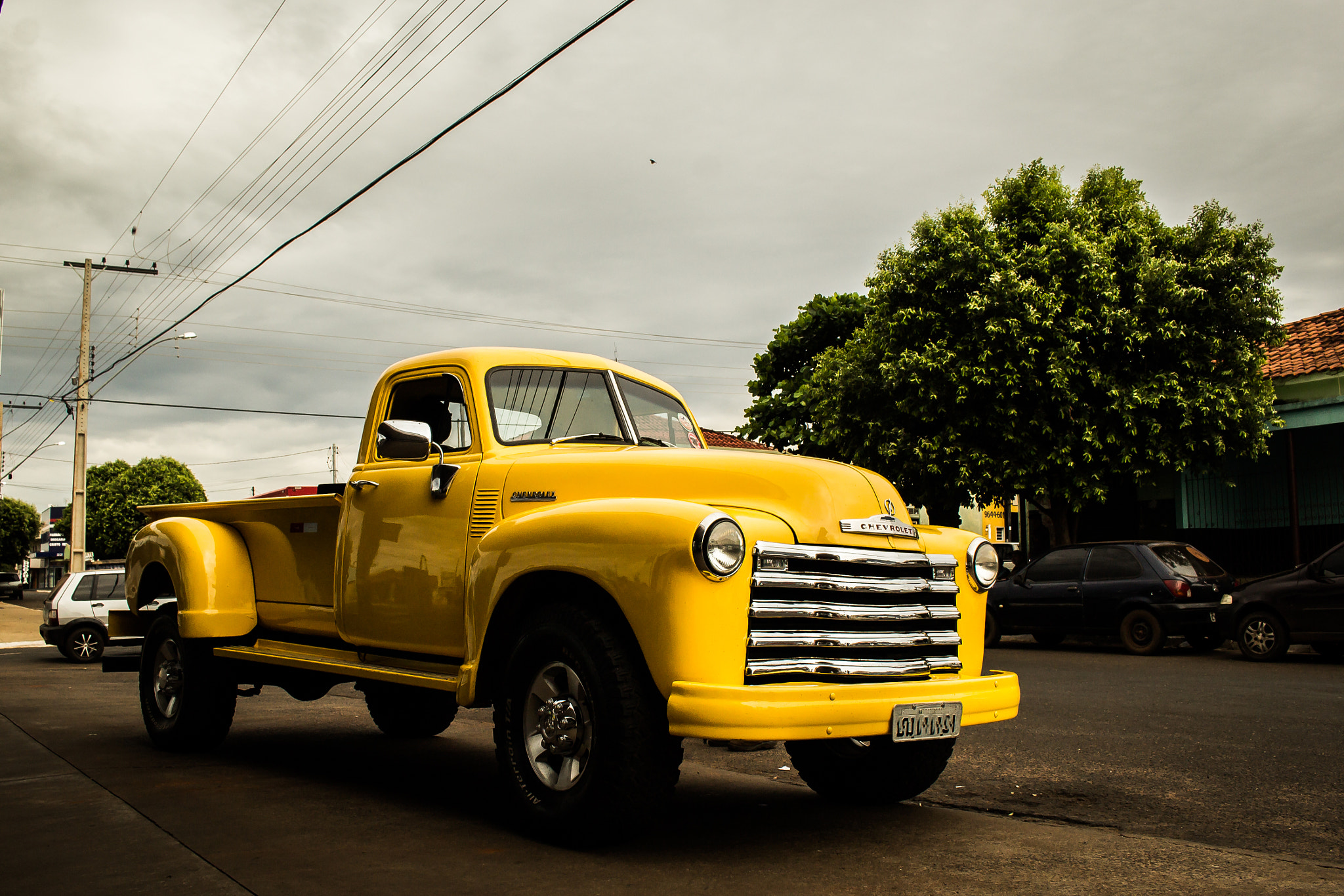 Canon EOS 1200D (EOS Rebel T5 / EOS Kiss X70 / EOS Hi) sample photo. Pick up chevrolet antiga photography