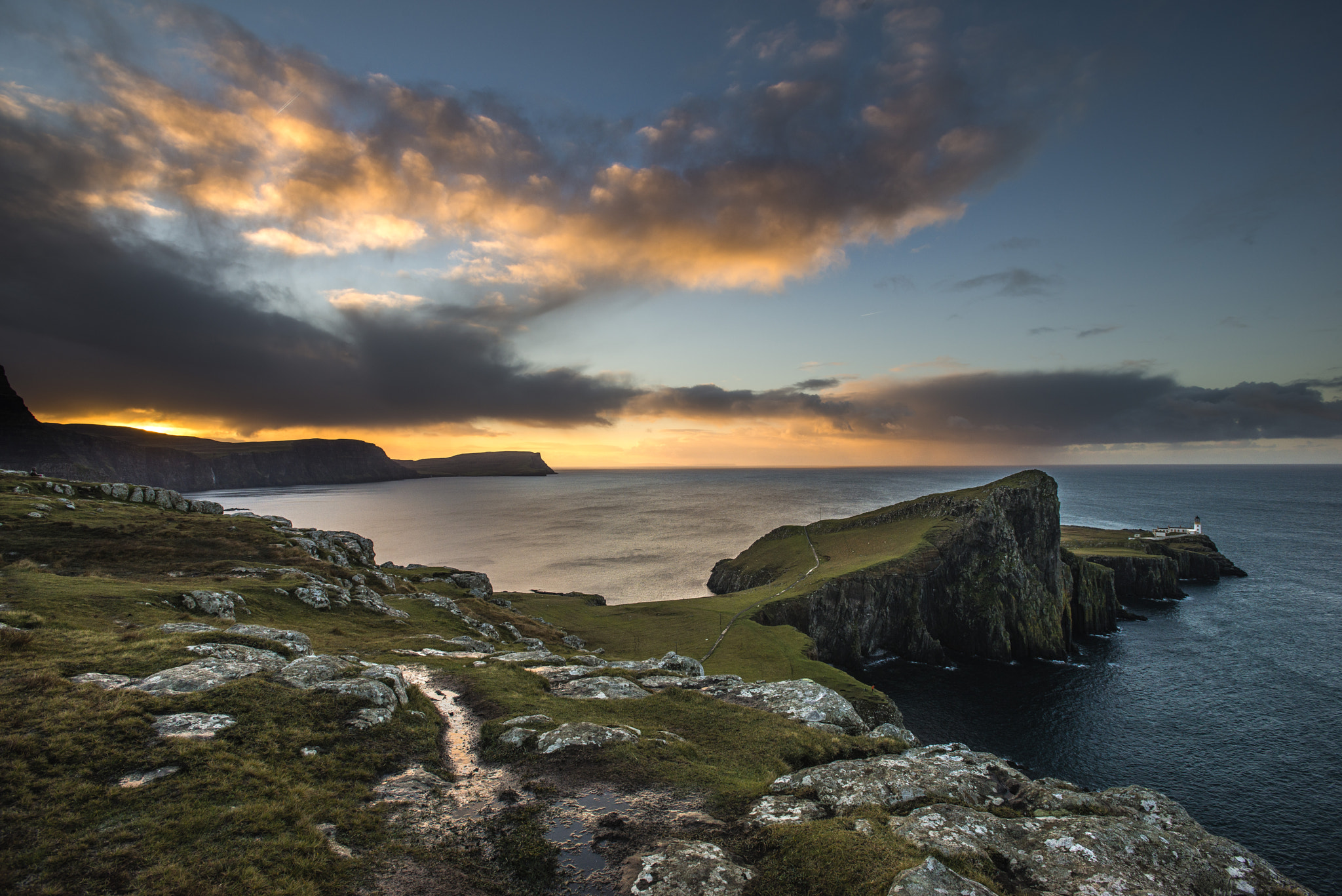 Nikon AF-S Nikkor 17-35mm F2.8D ED-IF sample photo. Neist point lighthouse,isle of skye photography