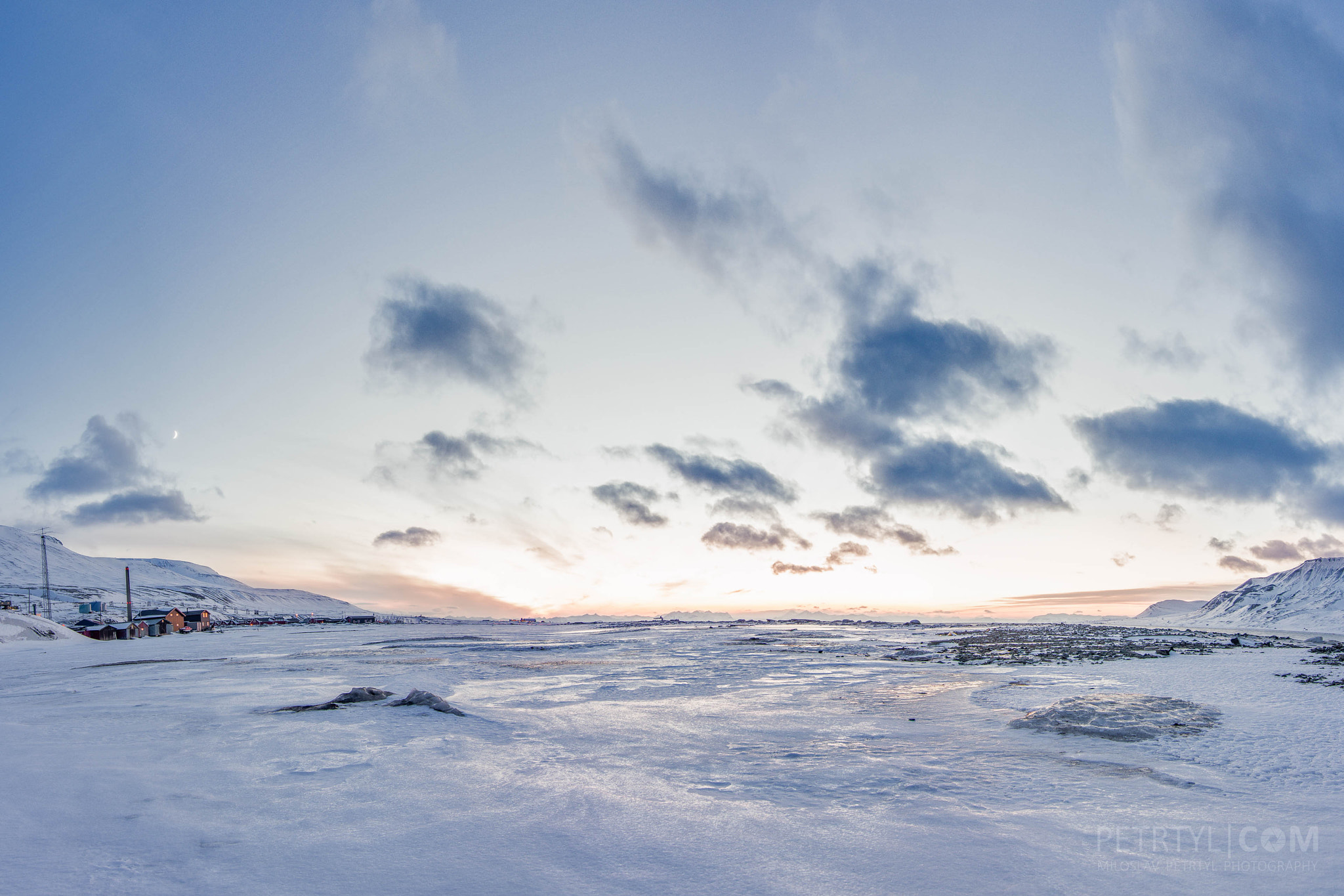 Canon EOS 7D + Tokina AT-X Pro 12-24mm F4 (IF) DX sample photo. Sunset along sea coast on svalbard photography