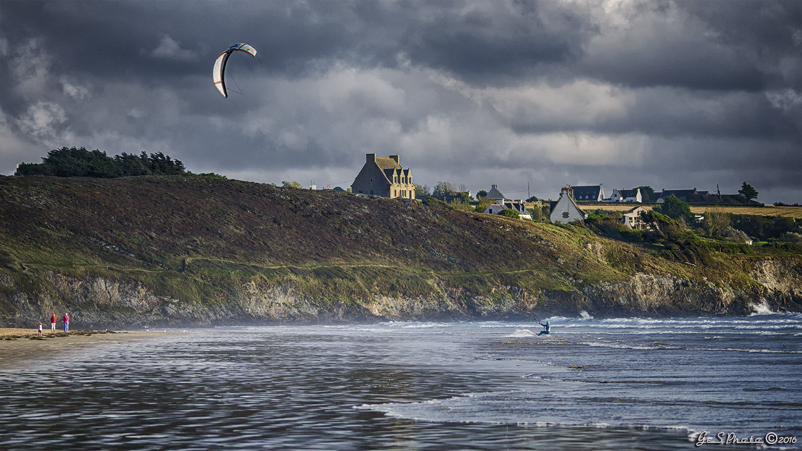 Sigma 120-400mm F4.5-5.6 DG OS HSM sample photo. In the wind / dans le vent photography