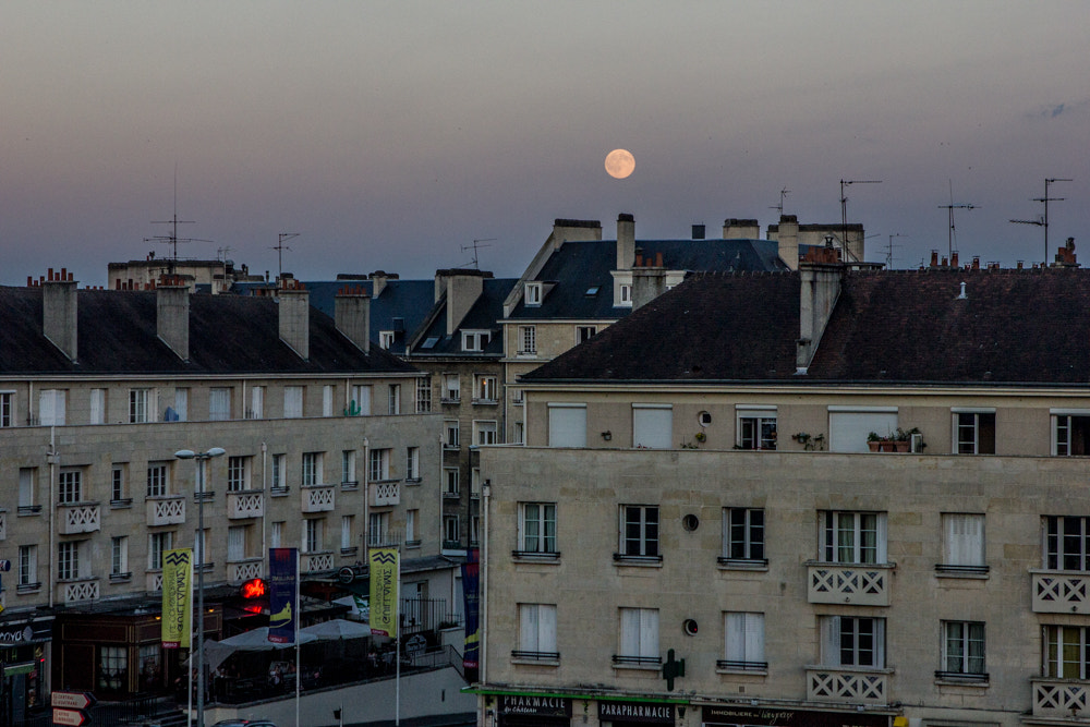 Canon EOS 550D (EOS Rebel T2i / EOS Kiss X4) sample photo. Moon in france photography