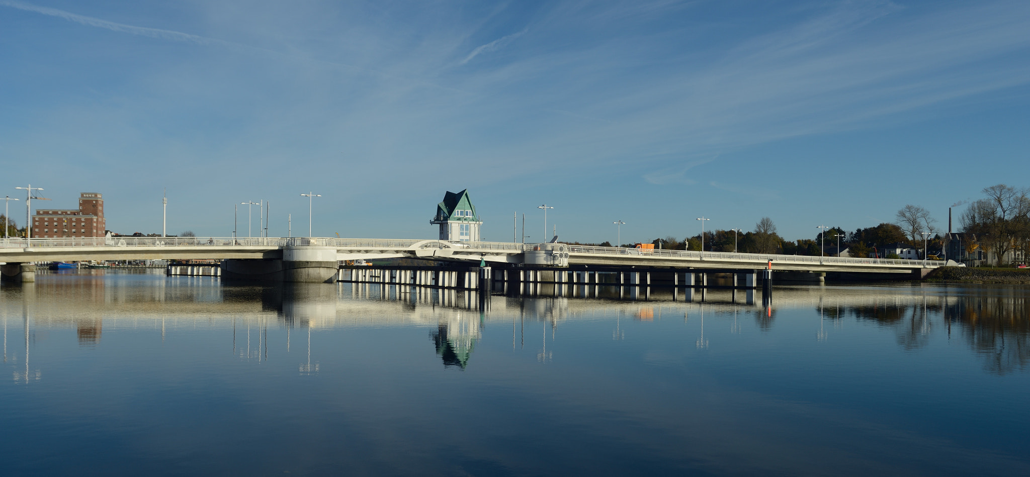 Sigma 18-35mm F3.5-4.5 Aspherical sample photo. Bridge over still water photography