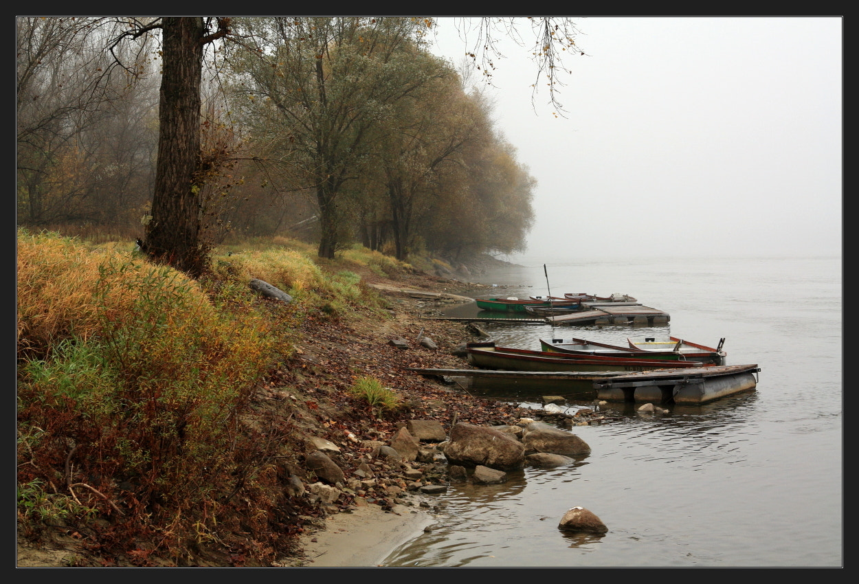 Canon EOS 450D (EOS Rebel XSi / EOS Kiss X2) sample photo. Boats on vistula river photography