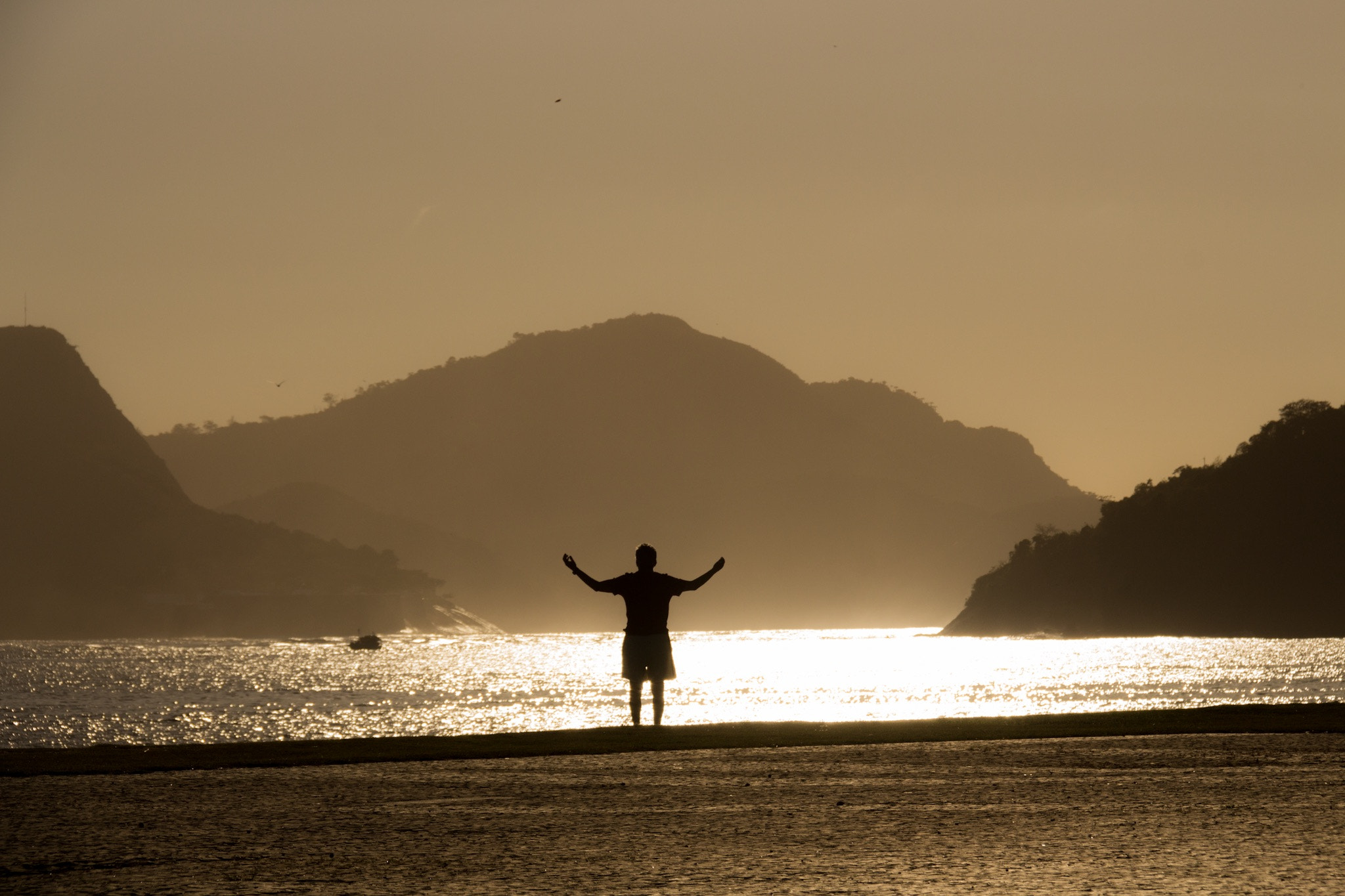 Canon EF-S 18-200mm F3.5-5.6 IS sample photo. Amanhecer no aterro do flamengo photography