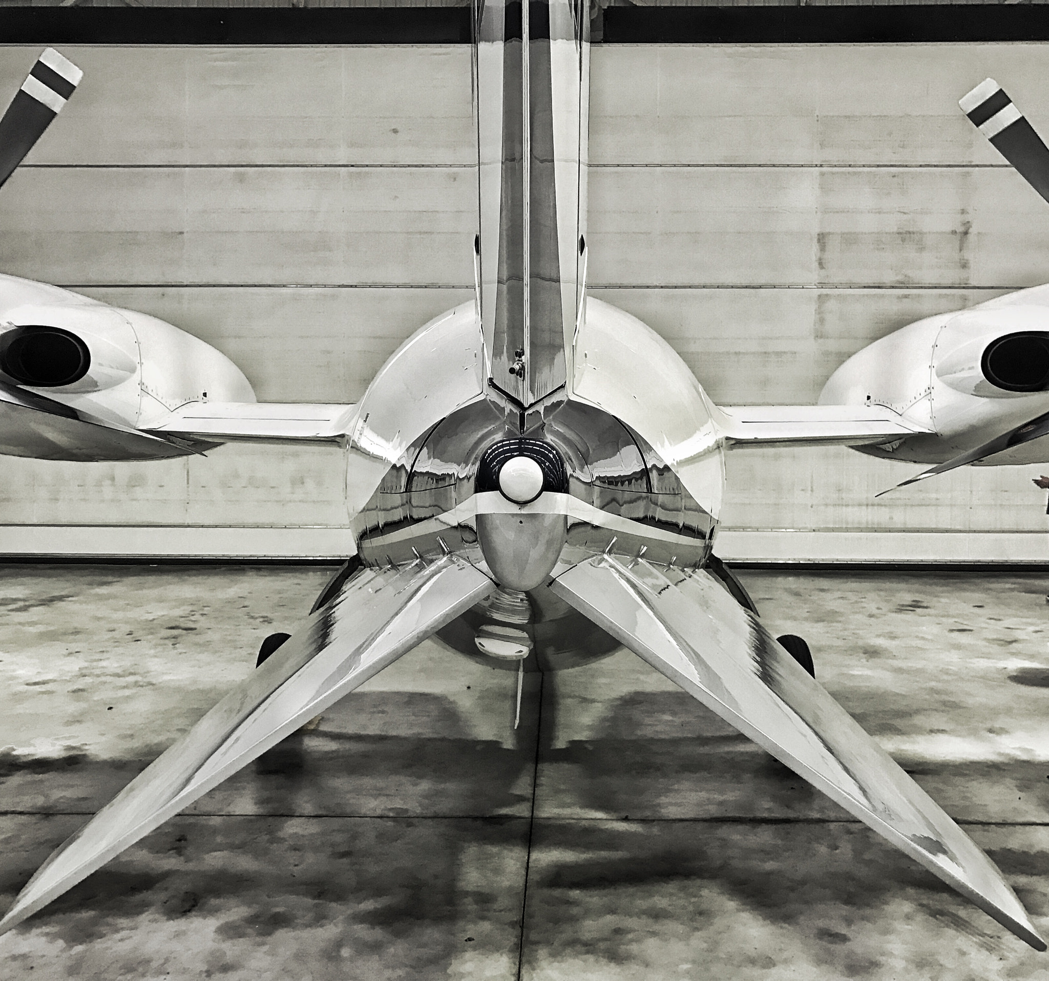Jag.gr 645 PRO Mk III for iOS sample photo. Aircraft in hangar. photography