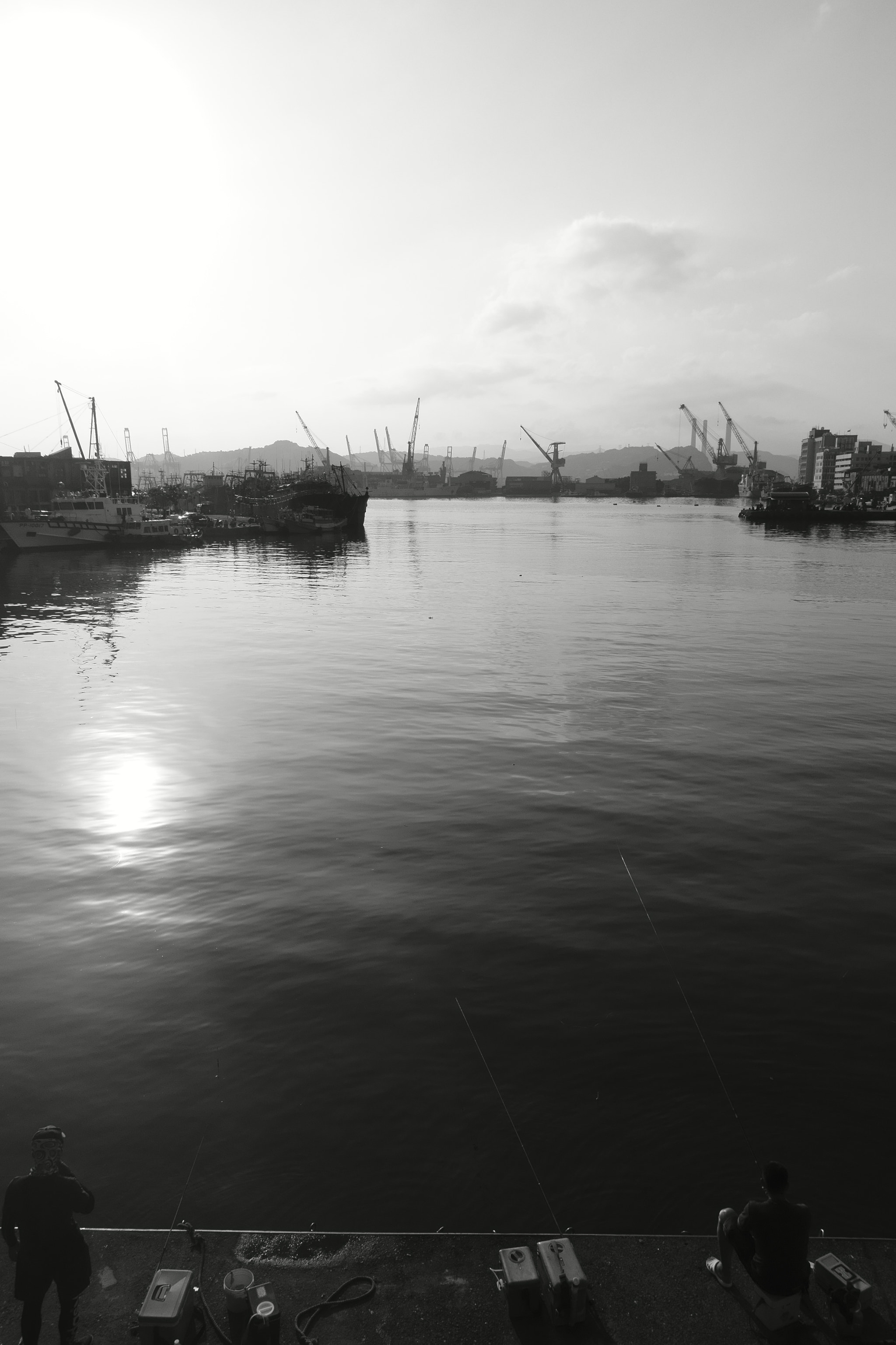 Minolta AF 28-85mm F3.5-4.5 New sample photo. Keelung harbor with fisherman photography