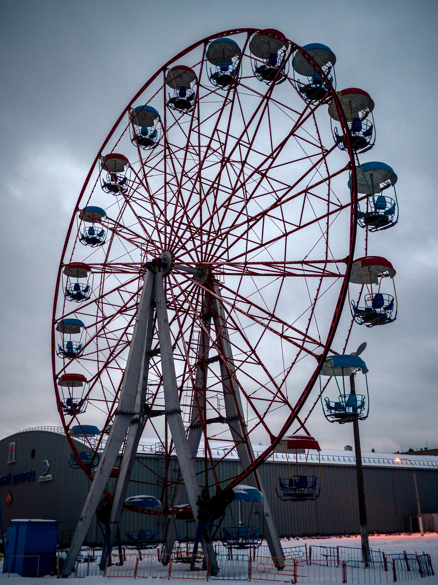Olympus OM-D E-M10 + Panasonic Lumix G 20mm F1.7 ASPH sample photo. Heavenly wheel photography