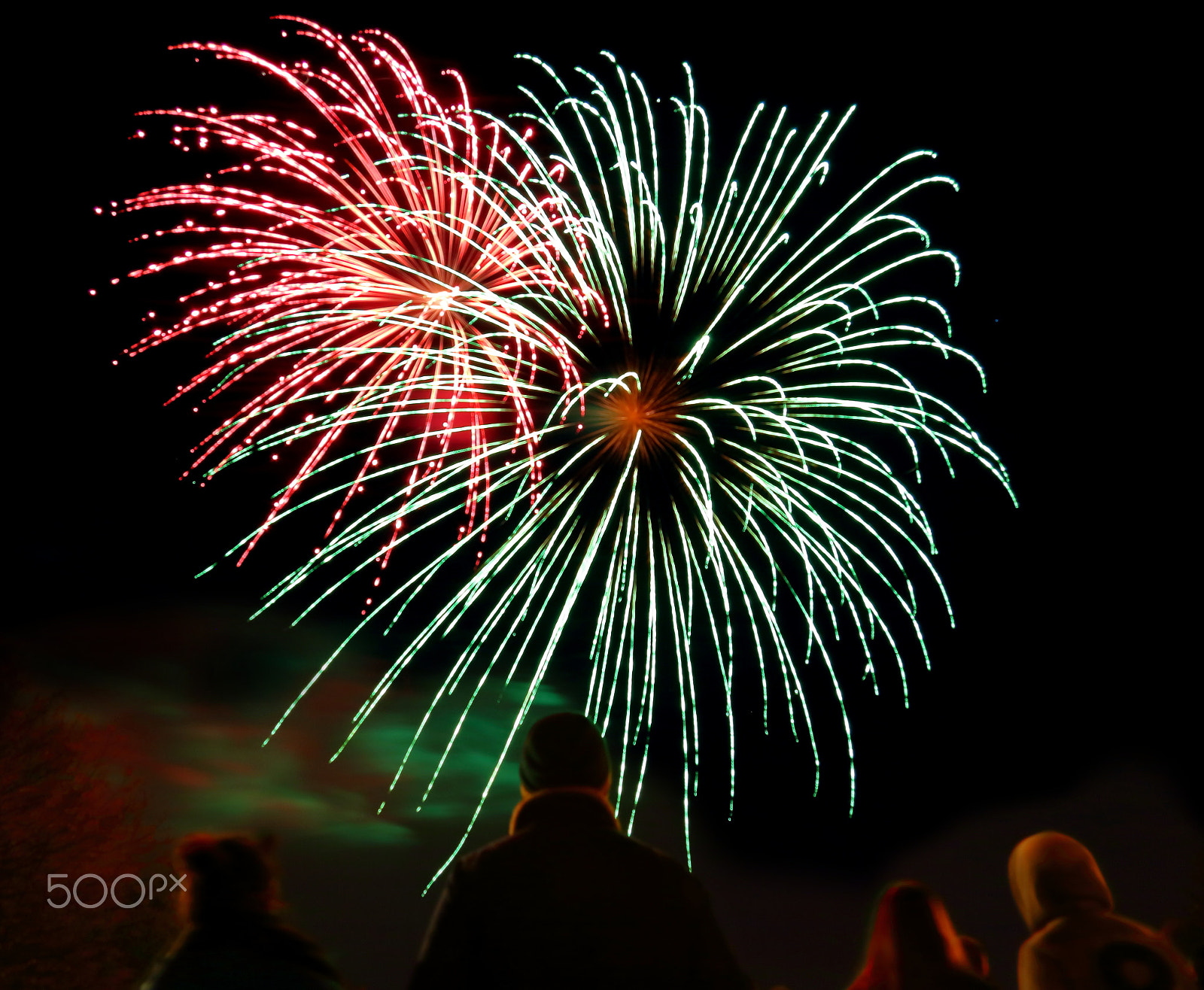 Canon EOS 760D (EOS Rebel T6s / EOS 8000D) + Canon EF-S 17-85mm F4-5.6 IS USM sample photo. Fireworks crowd photography