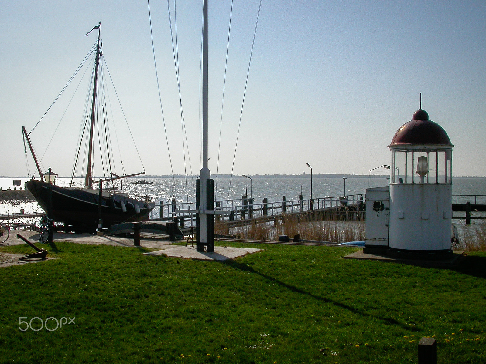 Nikon E4500 sample photo. Small lighthouse in the marine - marken (nl) photography
