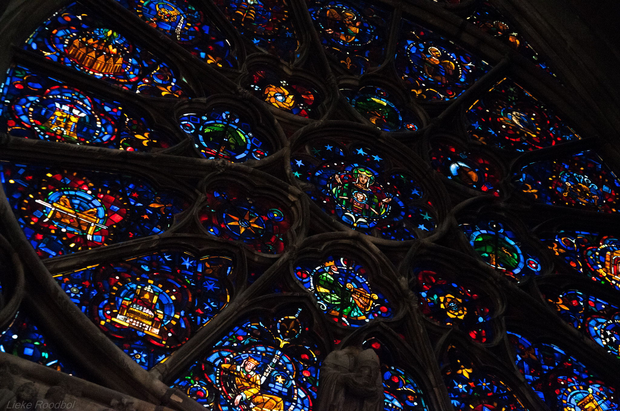Nikon D300 + Sigma 17-70mm F2.8-4.5 DC Macro Asp. IF sample photo. Stained glass window photography