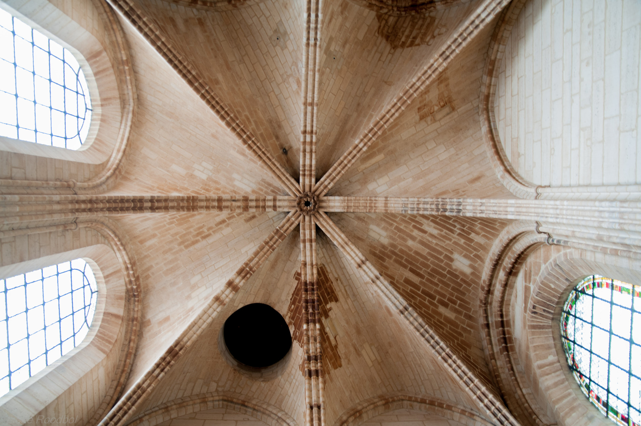 Sigma 17-70mm F2.8-4.5 DC Macro Asp. IF sample photo. Inside of notre dame photography