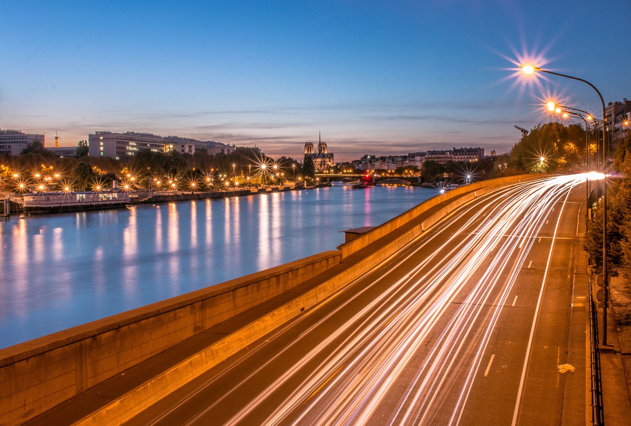 Canon EF 24mm F2.8 IS USM sample photo. Blue sky from paris photography