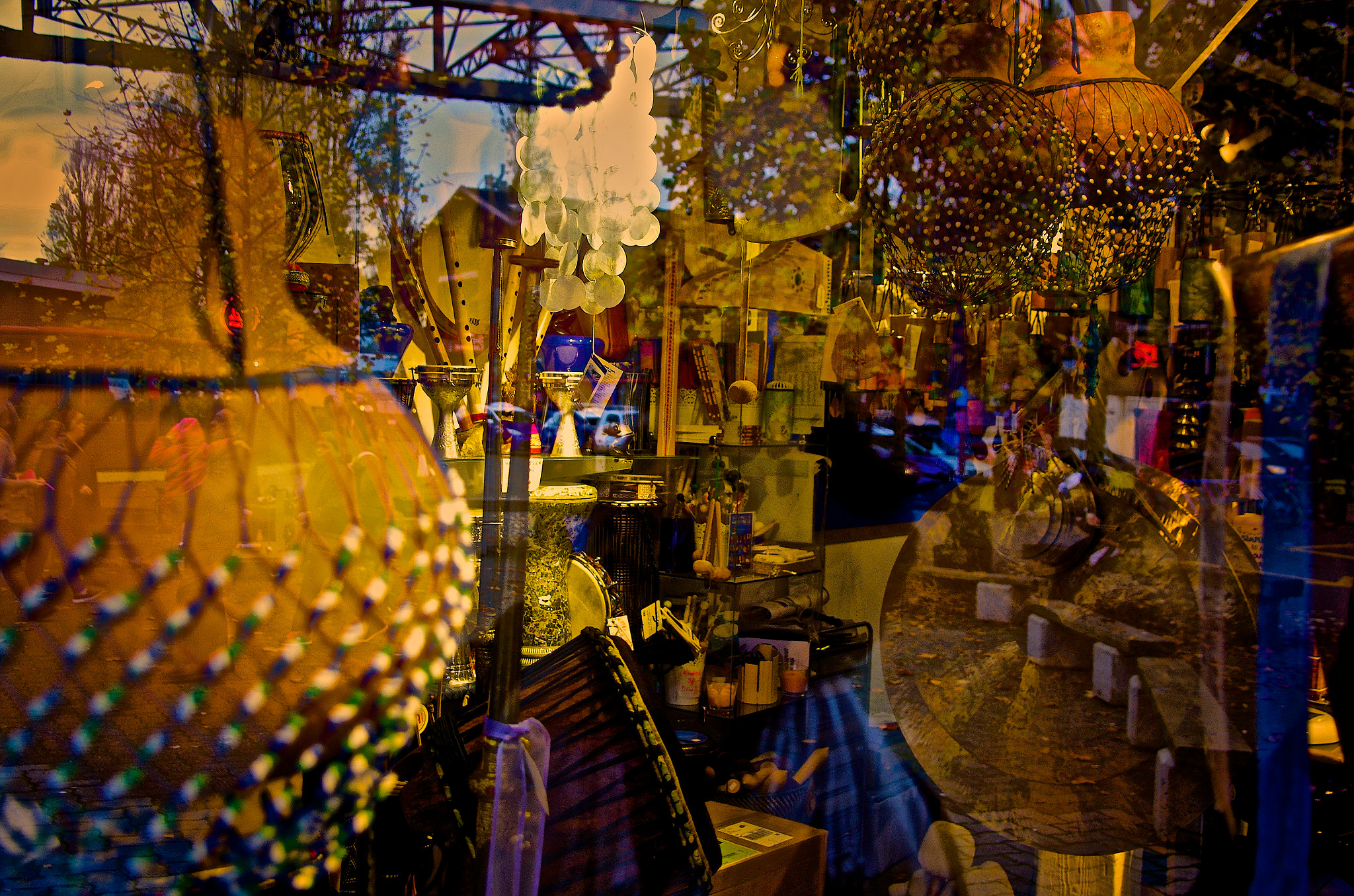 Pentax smc DA 16-45mm F4 ED AL sample photo. Majors and minors reflections in a music store win photography
