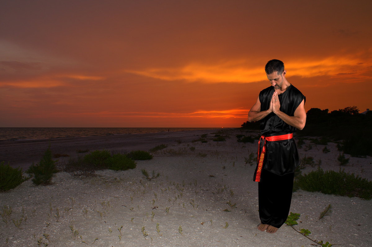 KONICA MINOLTA MAXXUM 5D sample photo. Prayer at the beach photography