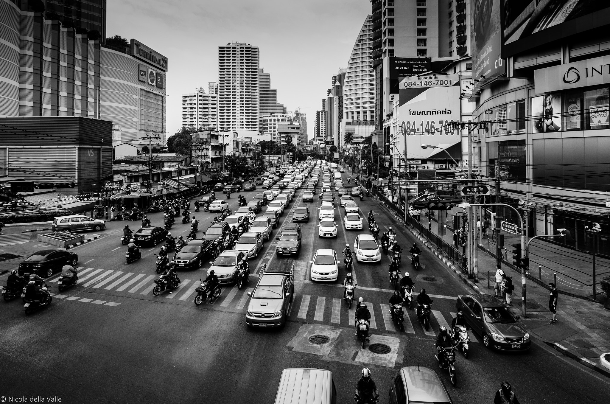 Sigma 8-16mm F4.5-5.6 DC HSM sample photo. Sukhumvit road photography
