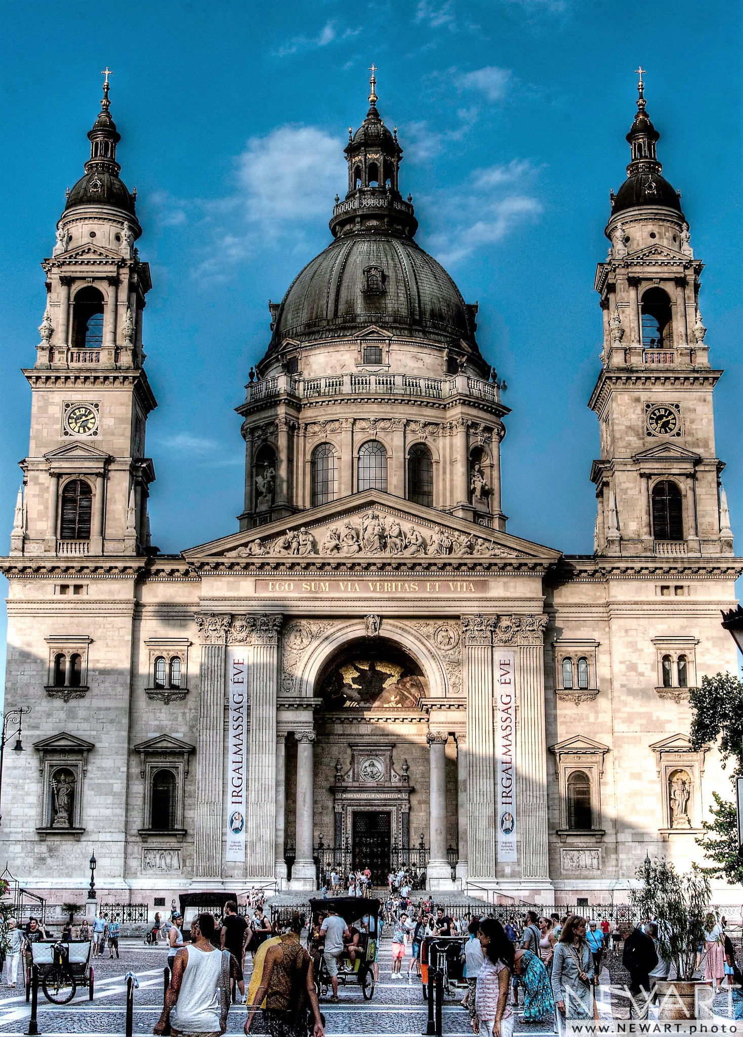 Canon EOS-1Ds Mark II sample photo. St.stephens basilica photography