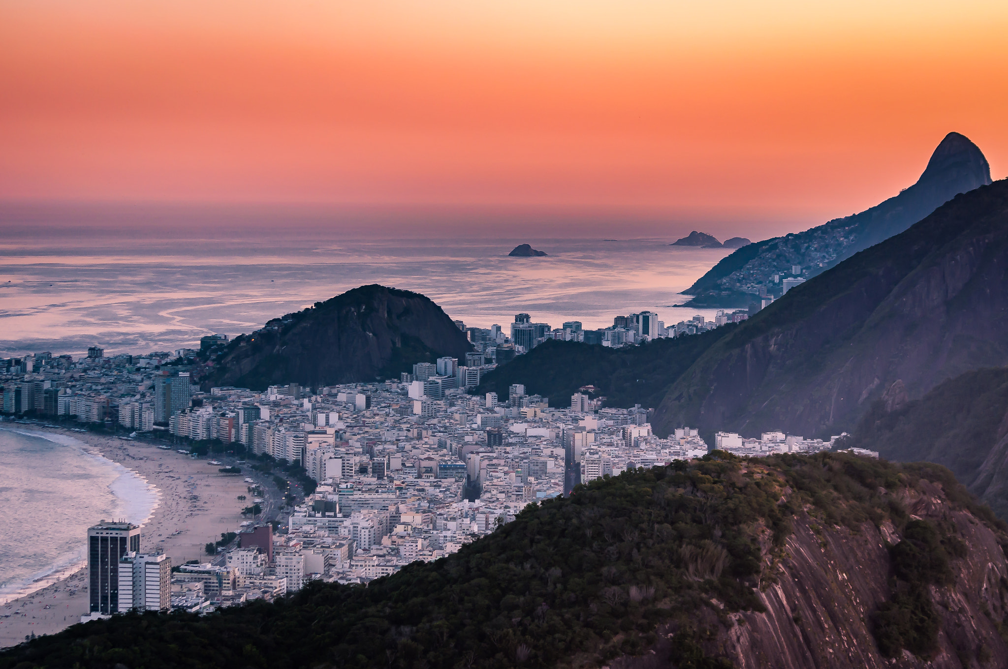 Sigma 70-300mm F4-5.6 APO DG Macro sample photo. Praia de copacabana, rio photography