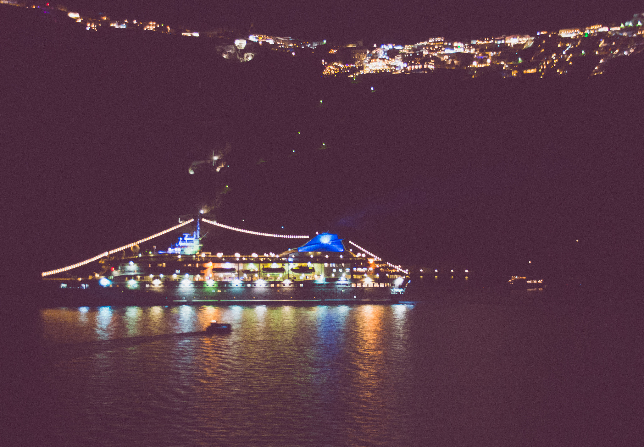 Sony SLT-A65 (SLT-A65V) sample photo. Ships on a santorini night photography