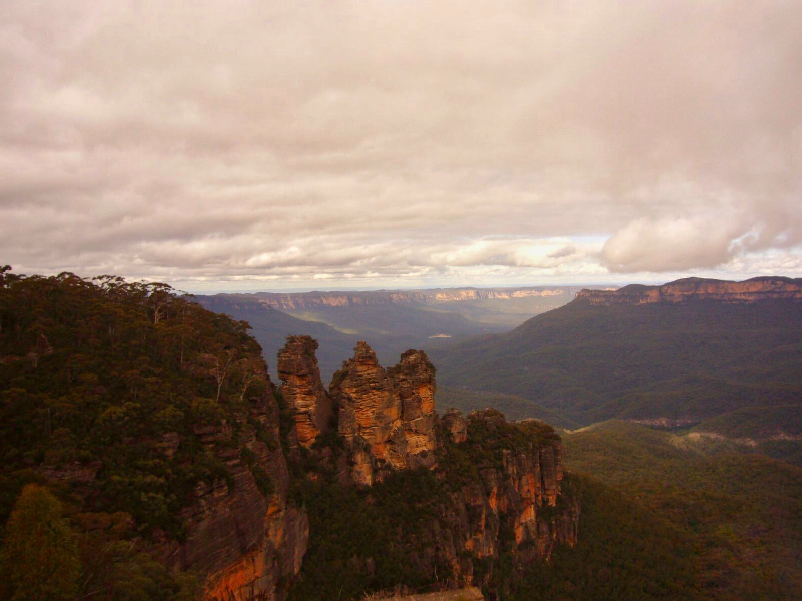 Panasonic DMC-FX01 sample photo. Three sisters, blue mountains australia. photography