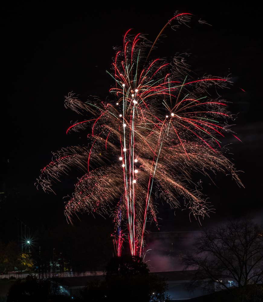 Fujifilm X-Pro2 + Fujifilm XF 50-140mm F2.8 R LM OIS WR sample photo. Firework photography