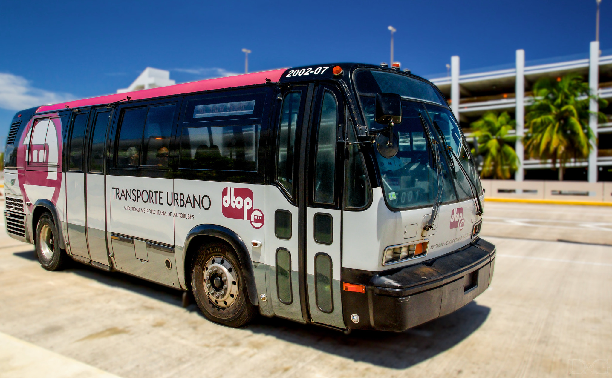 Sony SLT-A77 sample photo. Unser bus zum strand photography