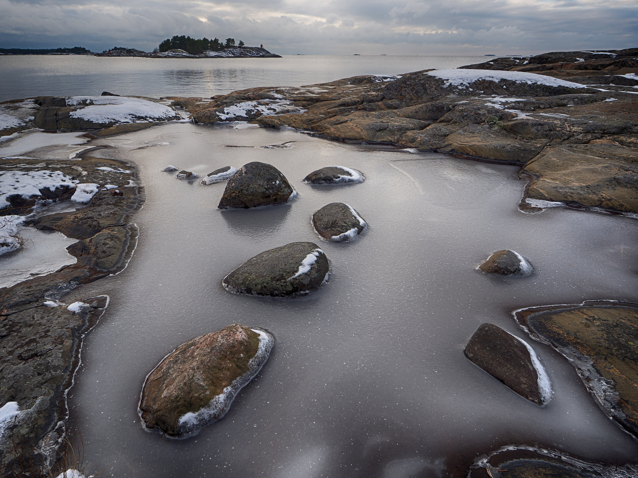 Olympus OM-D E-M10 II sample photo. Ice & rocks photography