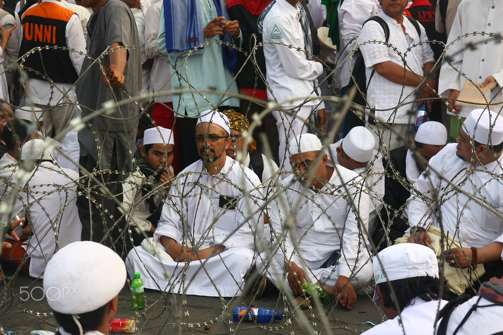 Tamron SP AF 17-50mm F2.8 XR Di II LD Aspherical (IF) sample photo. Muslims demonstration jakarta 4 nov 2016 photography