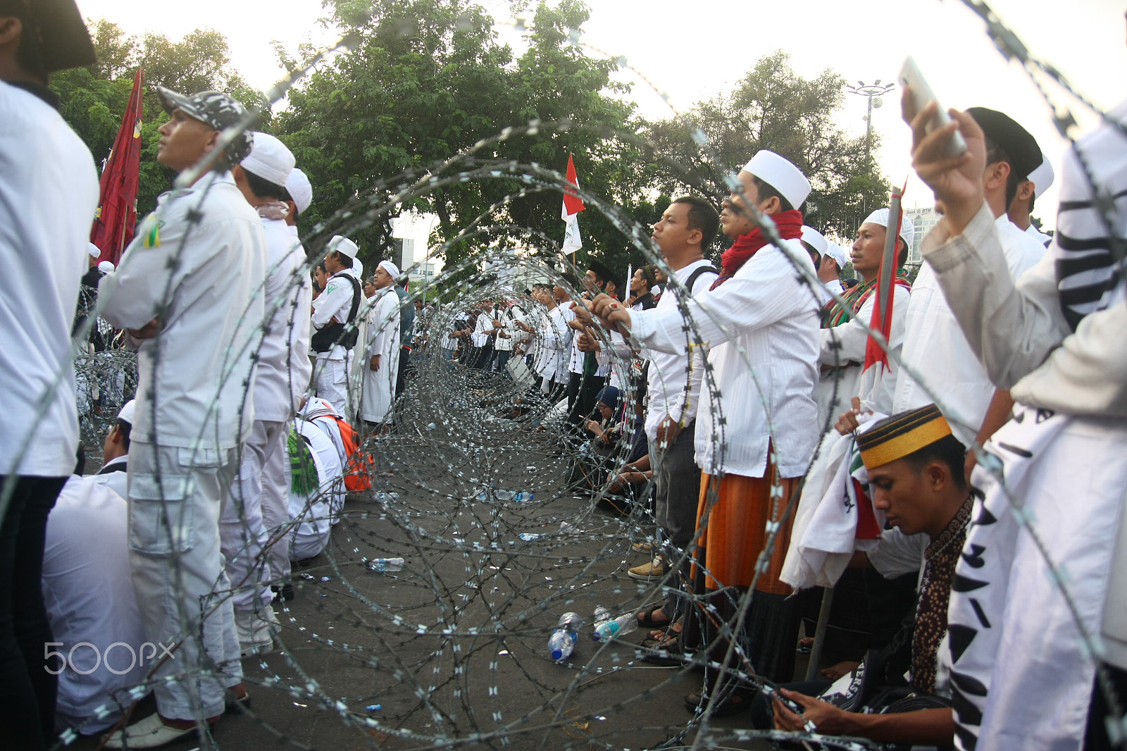 Tamron SP AF 17-50mm F2.8 XR Di II LD Aspherical (IF) sample photo. Muslims demonstration jakarta 4 nov 2016 photography