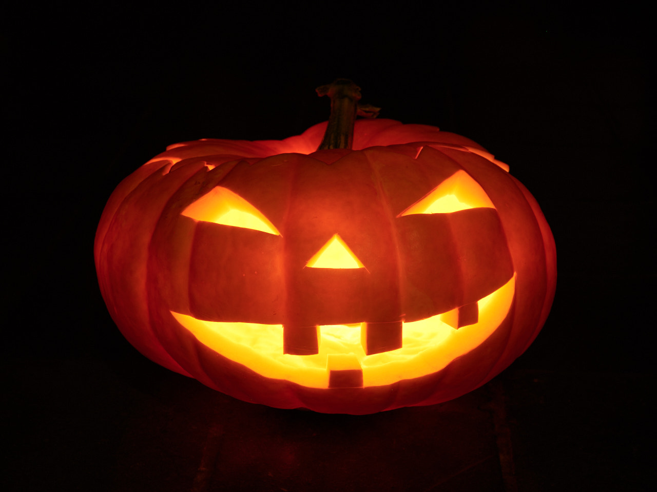 Olympus M.ZUIKO DIGITAL ED 12-40mm 1:2.8 sample photo. Halloween photography