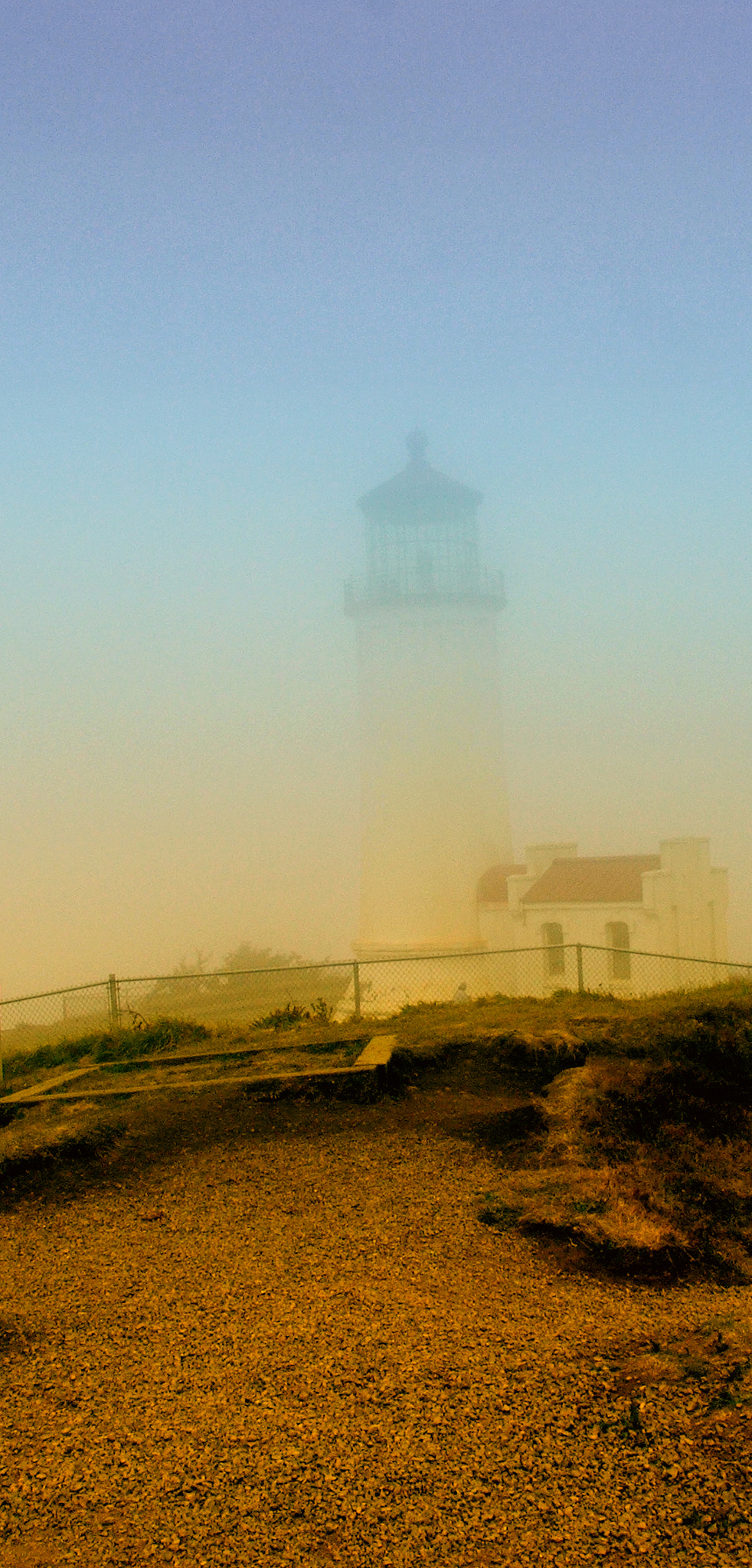Fujifilm FinePix S5100 sample photo. Lighthouse in the fog photography