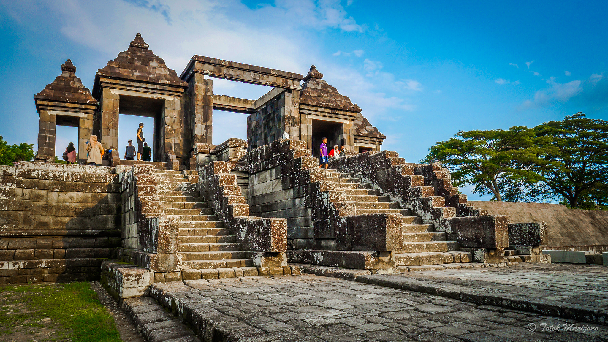 Sony Alpha NEX-F3 + Sony E 16mm F2.8 sample photo. Ratu boko temple photography