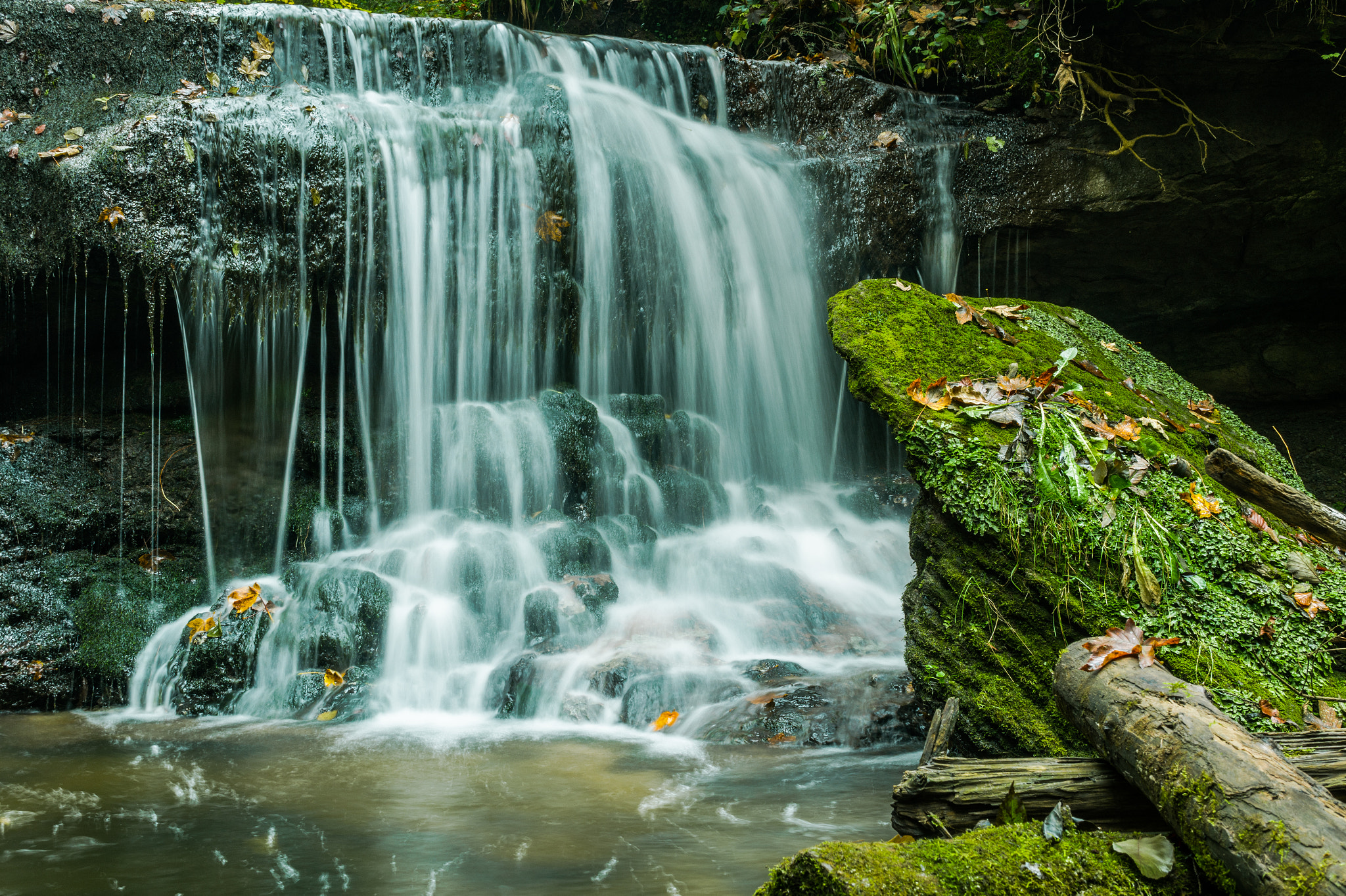 Sony Alpha a5000 (ILCE 5000) + Sigma 30mm F2.8 EX DN sample photo. Waterfall with rock photography