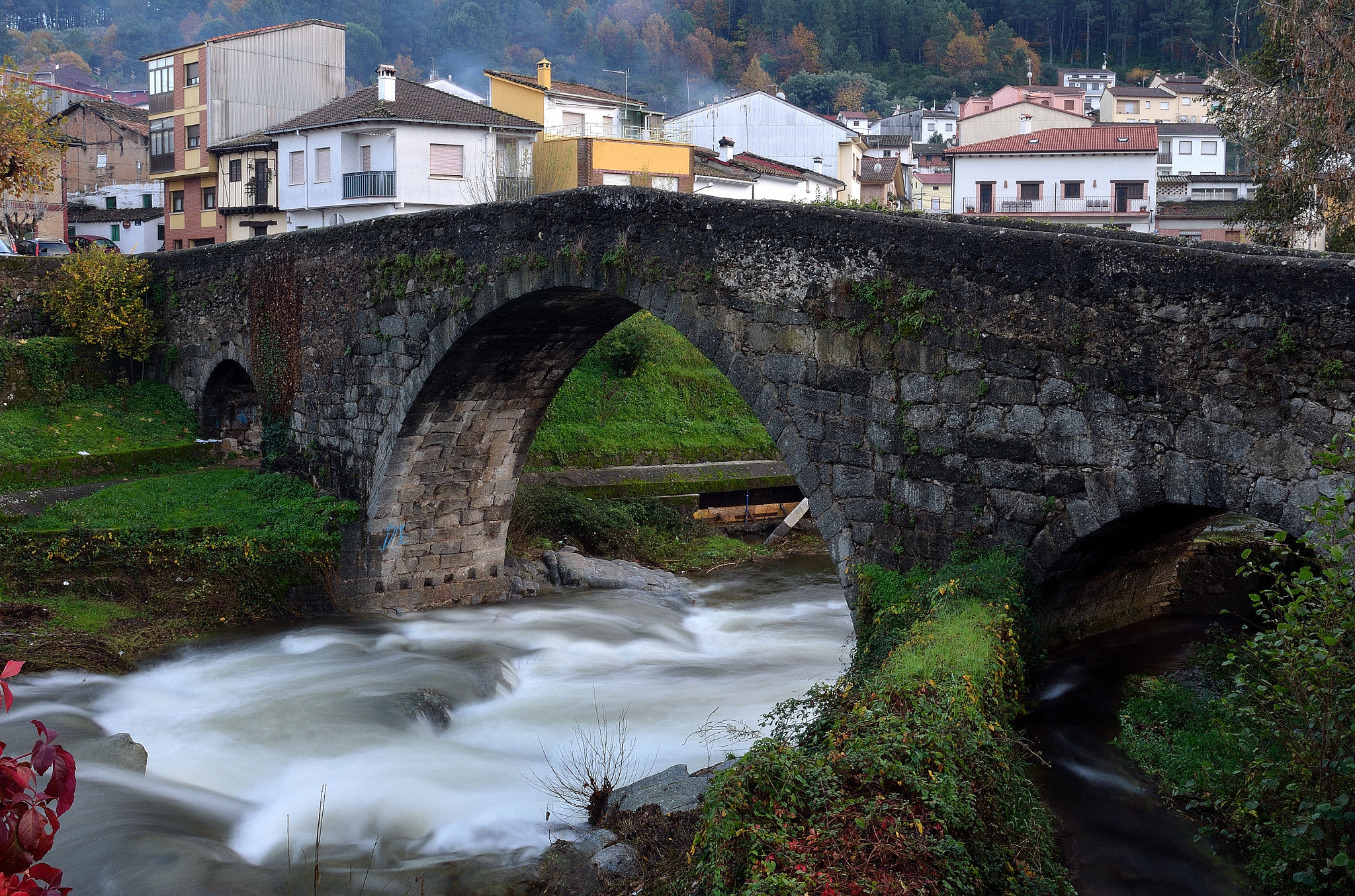Nikon AF-S Nikkor 24-120mm F4G ED VR sample photo. Puente medieval de arenas de san pedro photography