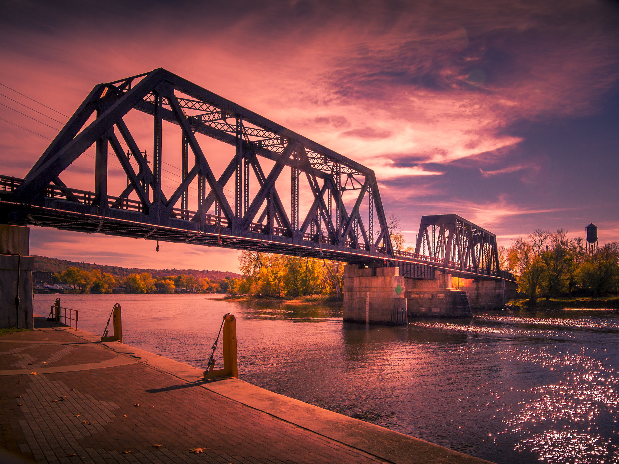 Olympus OM-D E-M5 sample photo. Bridge photography