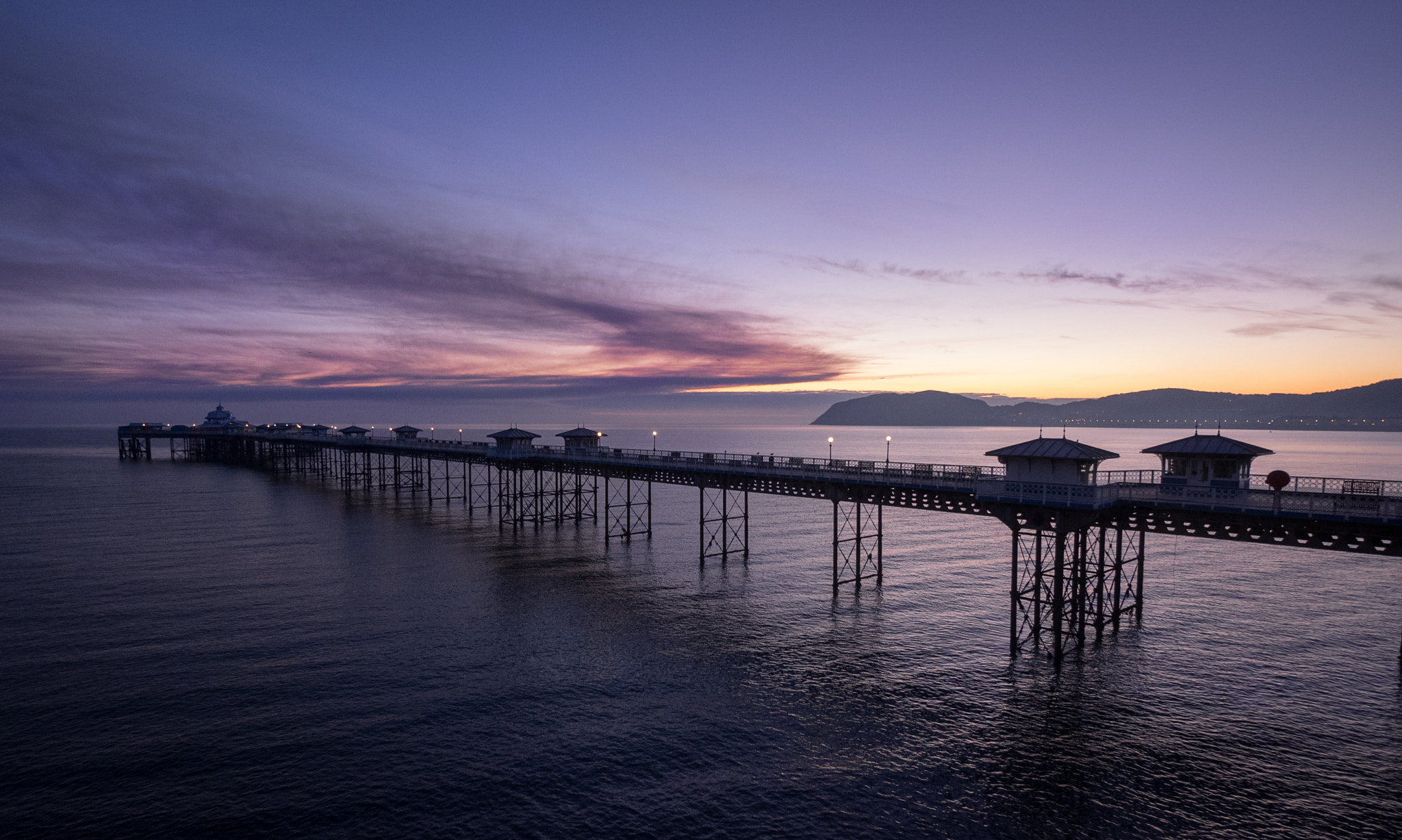 Olympus OM-D E-M1 + Panasonic Lumix G Vario 7-14mm F4 ASPH sample photo. Sunrise at llandudno pier photography