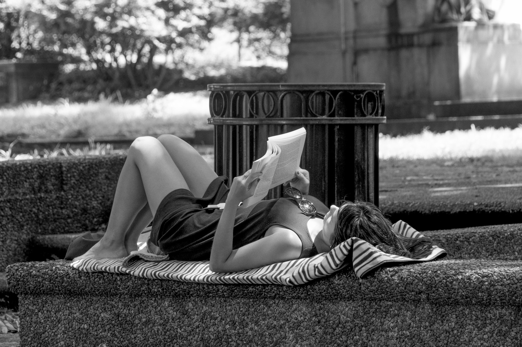 Sigma 18-200mm F3.5-6.3 DC OS HSM sample photo. Sunday park reading photography
