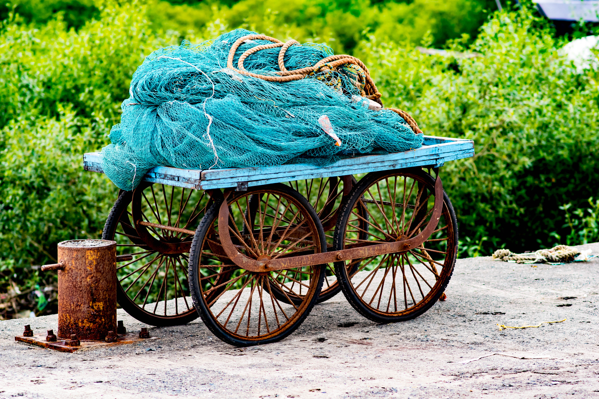 Nikon D5500 + Nikon AF-S Nikkor 85mm F1.8G sample photo. Used fisging nets at the jetty photography