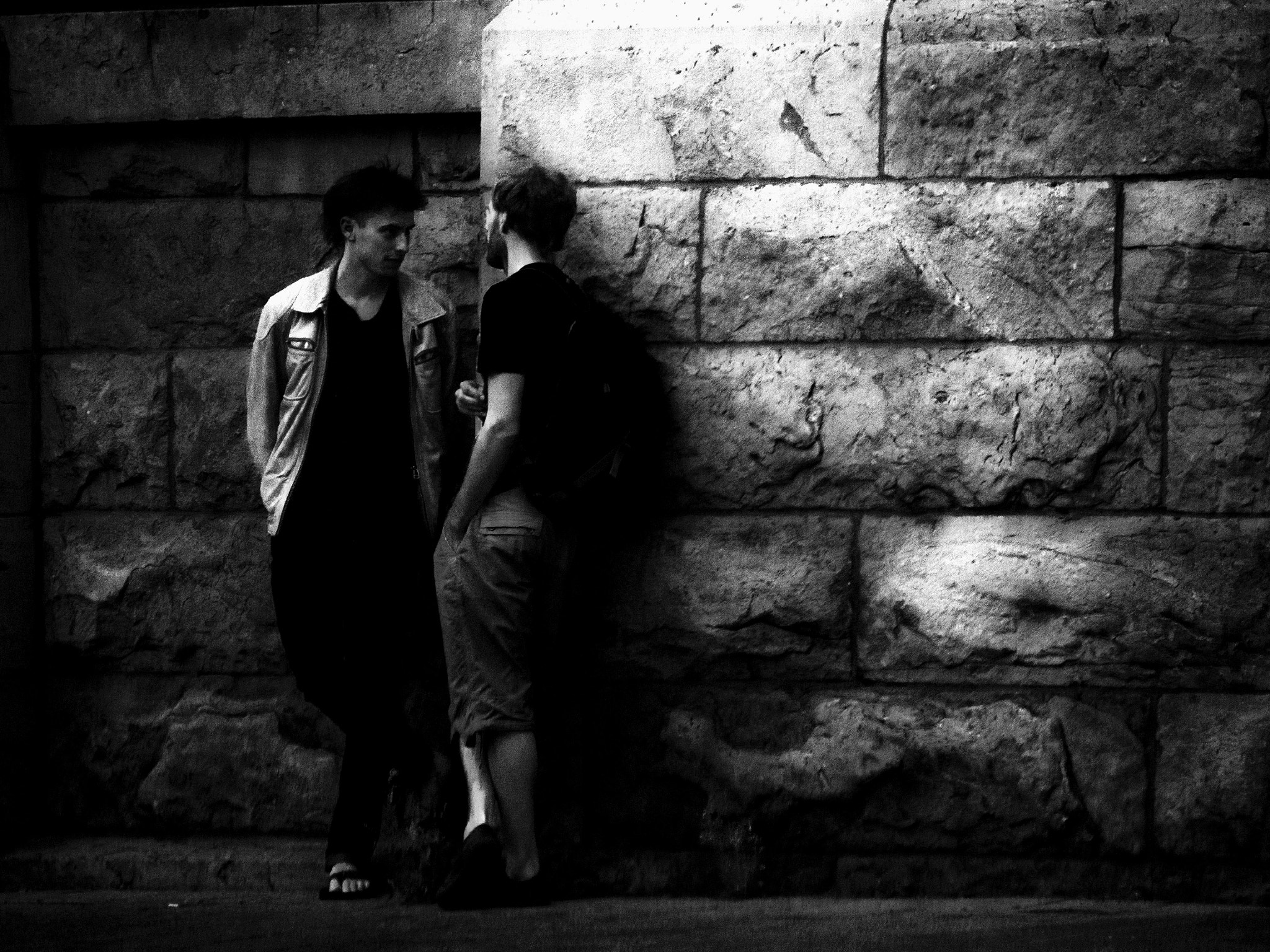 Olympus PEN E-PL5 sample photo. Une sérieuse conversation photography