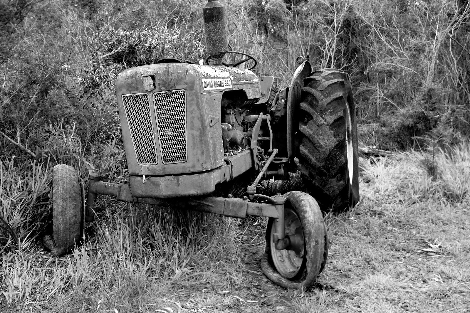 Canon EOS 600D (Rebel EOS T3i / EOS Kiss X5) sample photo. Aging tractor photography