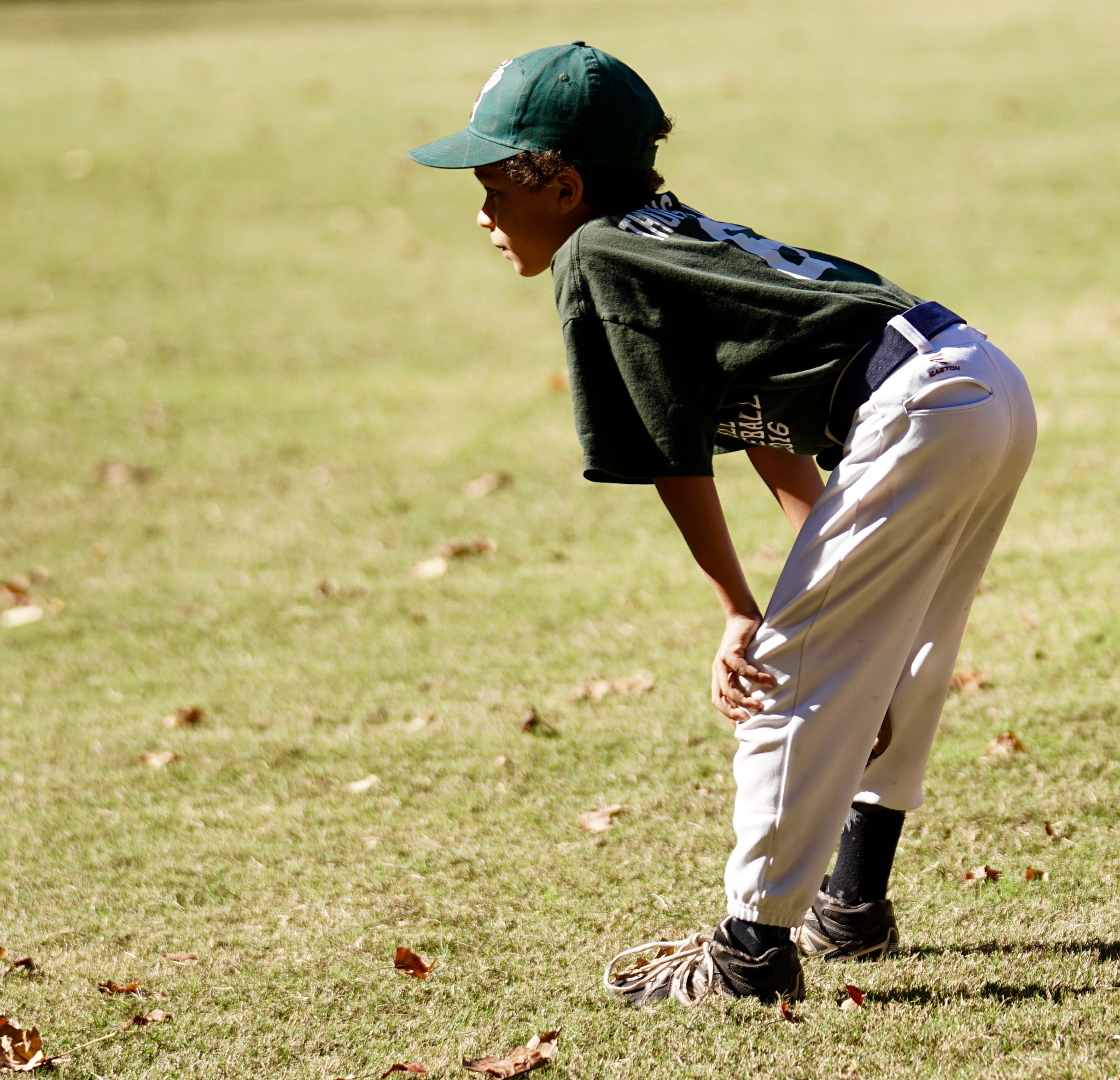 Sony a6300 + Sony FE 70-200mm F2.8 GM OSS sample photo. Boy outfield photography
