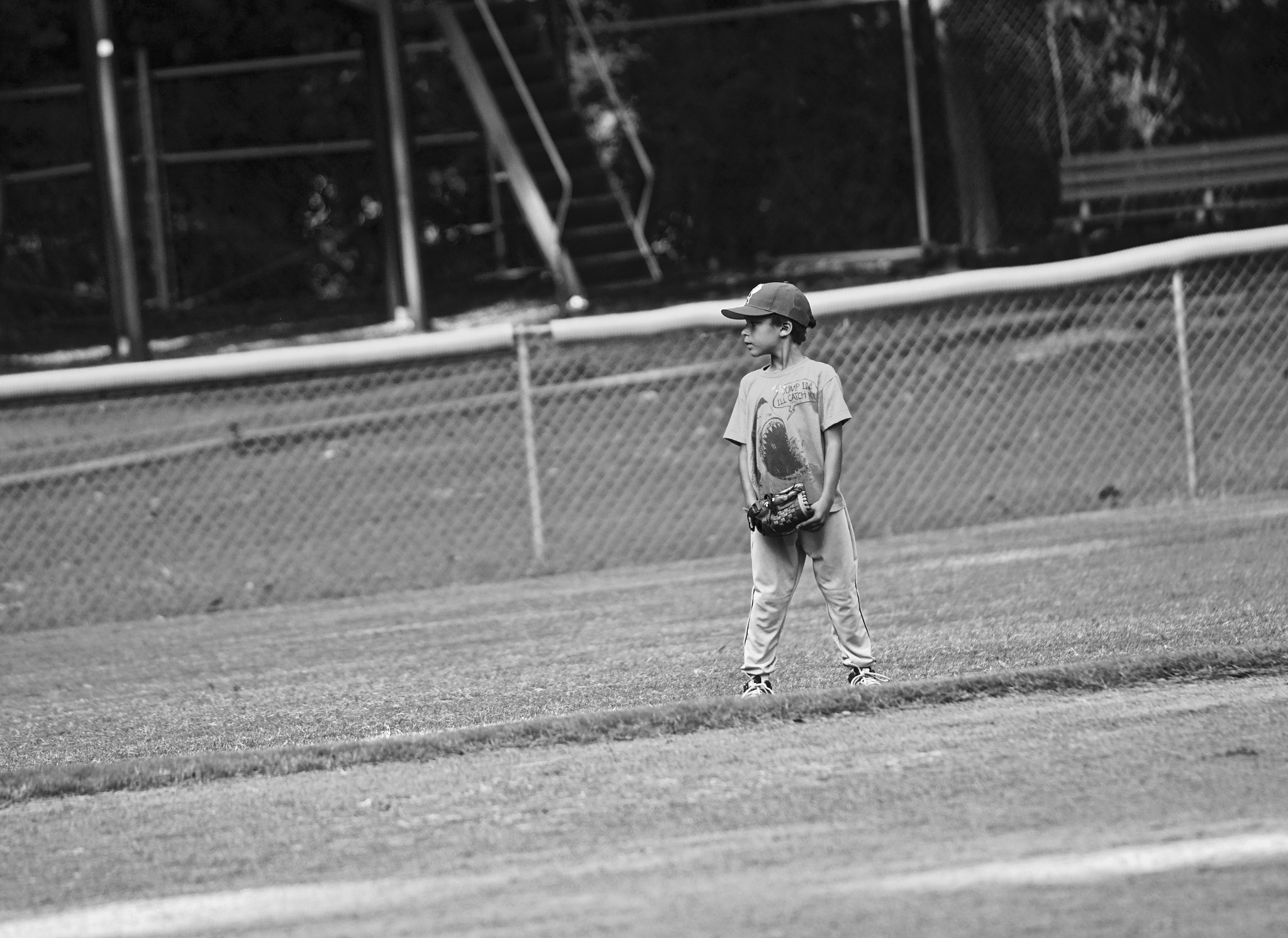 Sony a6300 + Sony FE 70-200mm F2.8 GM OSS sample photo. Boy in outfield photography