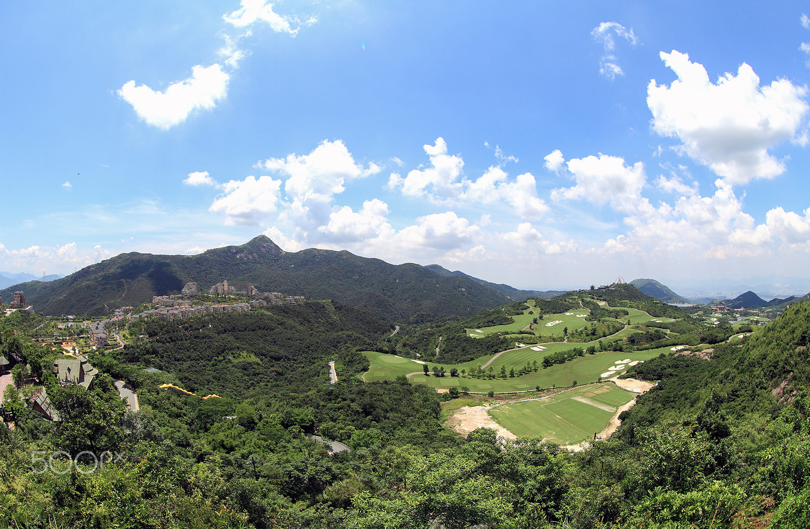 Canon EF 8-15mm F4L Fisheye USM sample photo. 大华兴寺及高尔夫球场 photography