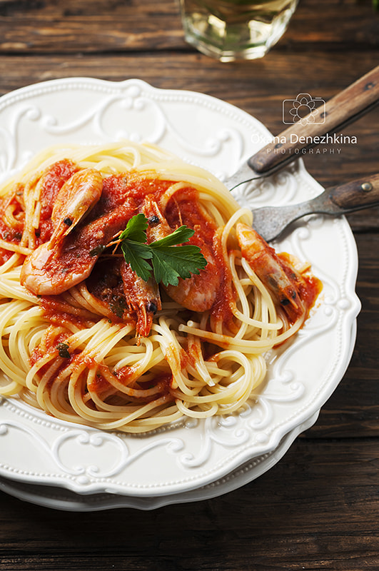 Italian spaghetti with prawns by Oxana Denezhkina on 500px.com