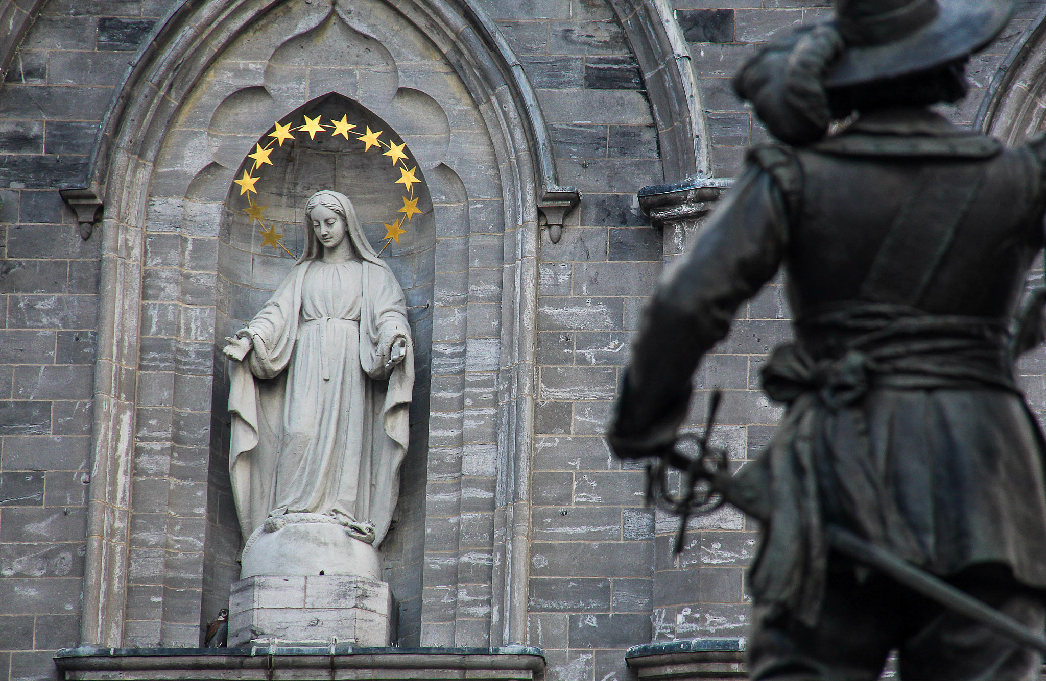 Canon EOS 650D (EOS Rebel T4i / EOS Kiss X6i) + Canon EF-S 18-200mm F3.5-5.6 IS sample photo. Ste-anne cathedrale, montreal photography