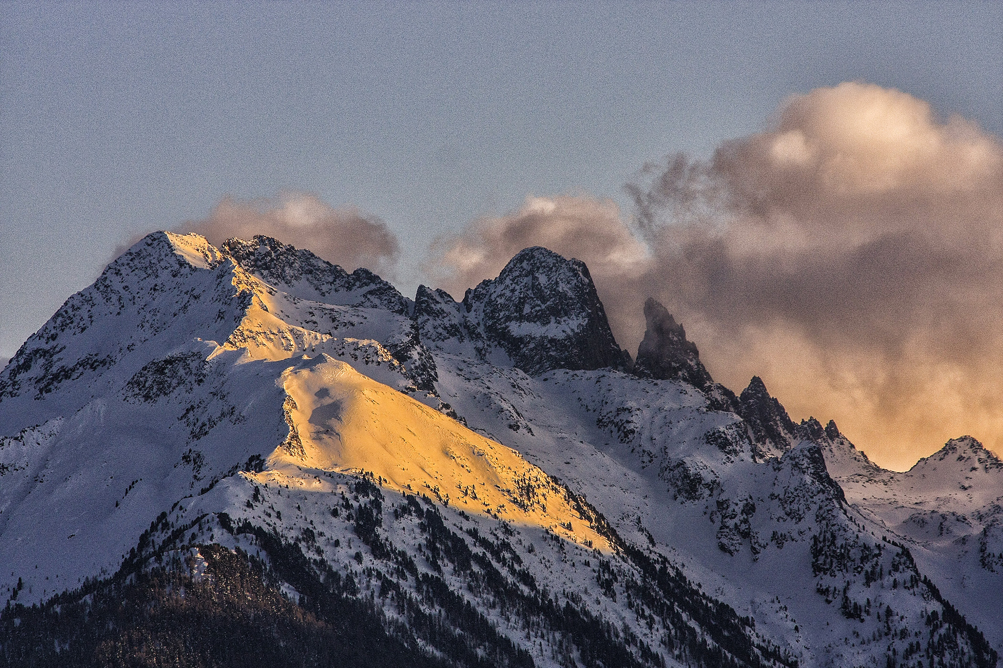 Canon EOS 450D (EOS Rebel XSi / EOS Kiss X2) + Sigma 70-200mm F2.8 EX DG OS HSM sample photo. Mountains photography