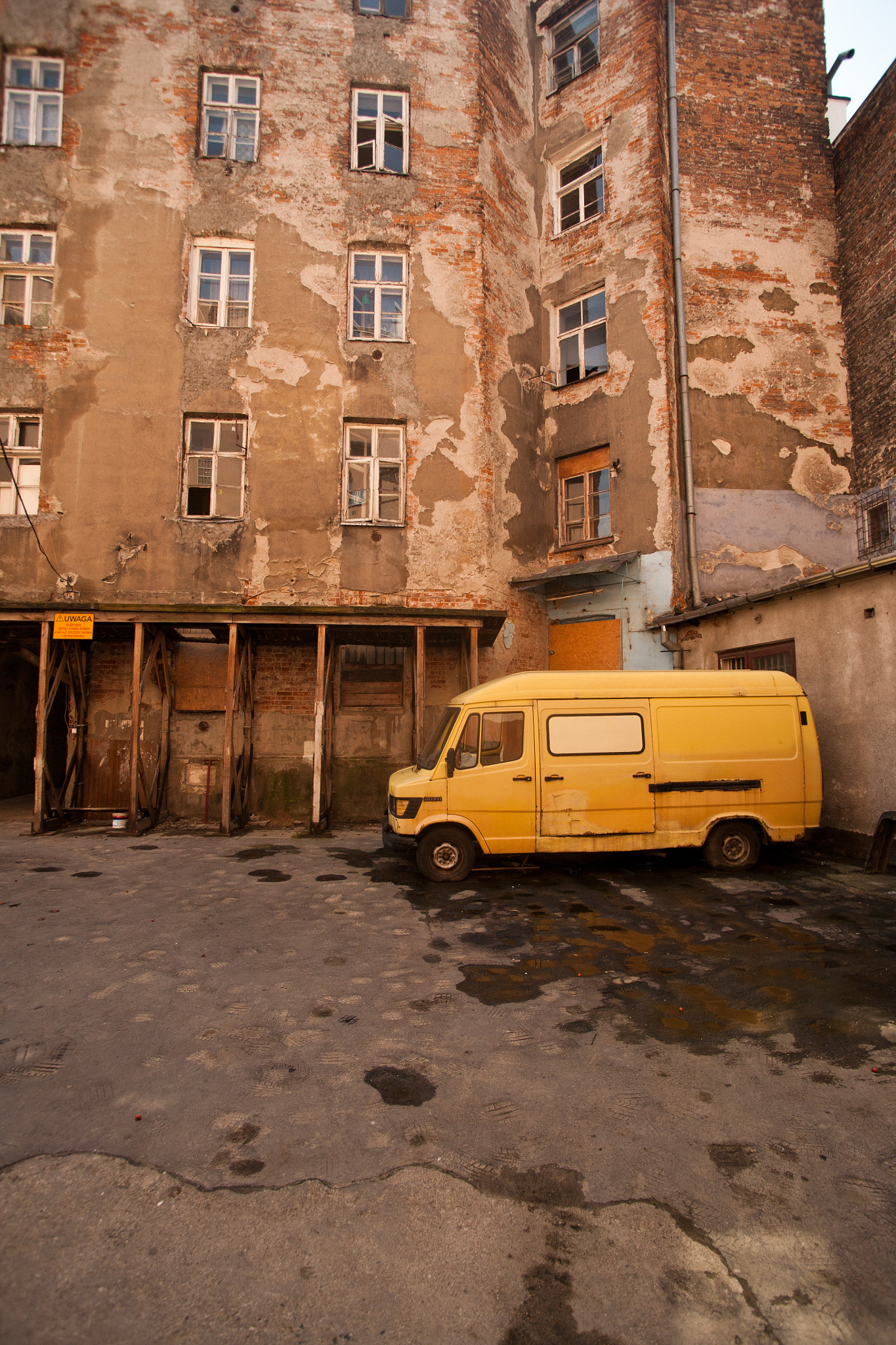 Canon EOS 5D sample photo. The yellow van photography